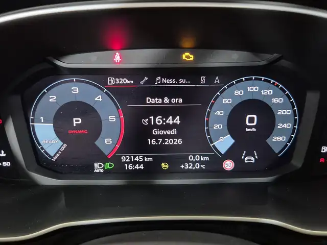 Audi Q3 view 15