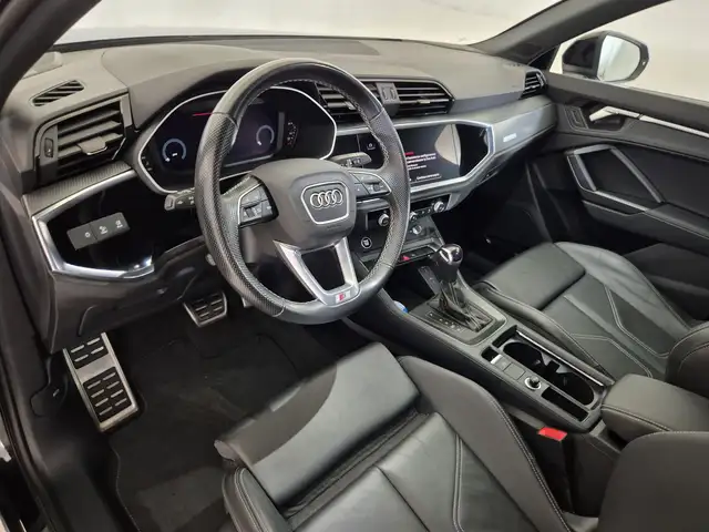 Audi Q3 view 6