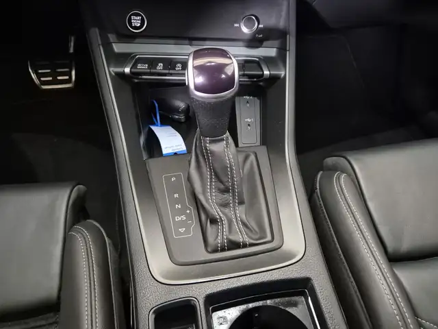 Audi Q3 view 11