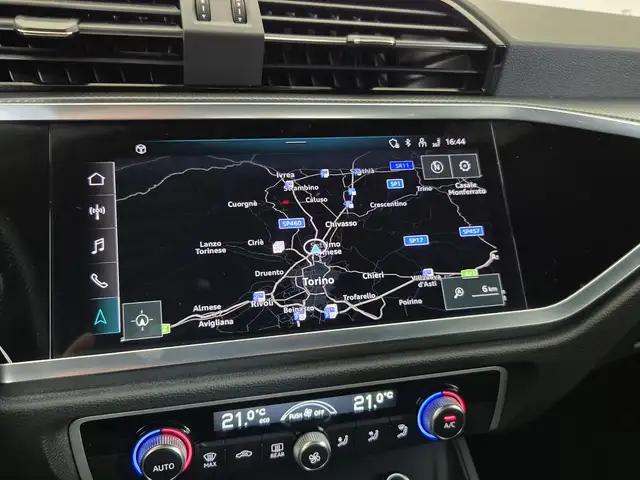 Audi Q3 view 12