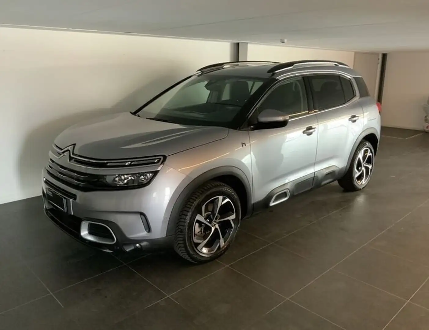 Citroen C5 Aircross Hybrid 225 E-EAT8 Shine Grijs - 1