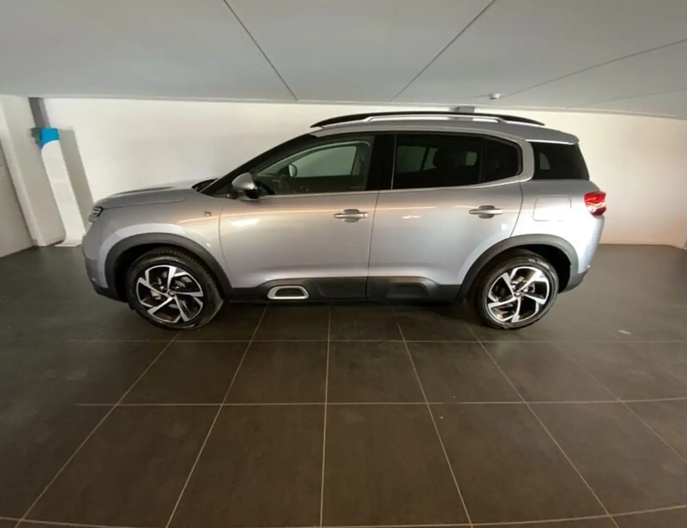 Citroen C5 Aircross Hybrid 225 E-EAT8 Shine Grijs - 2