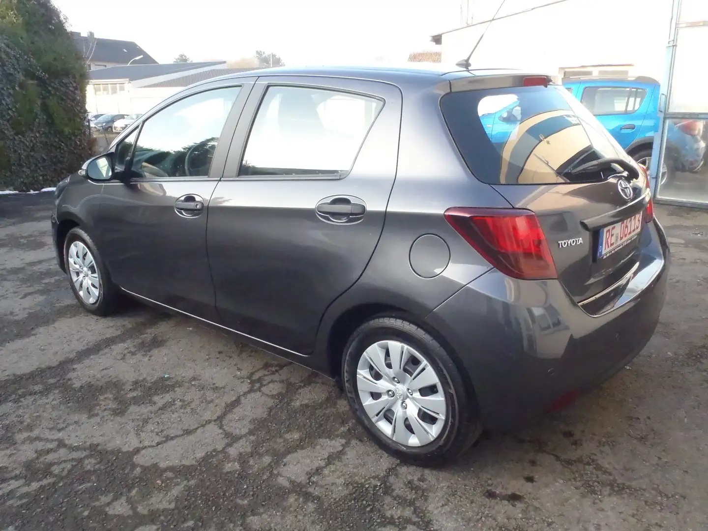 Toyota Yaris 1.0 VVT-i KLIMA Gris - 2