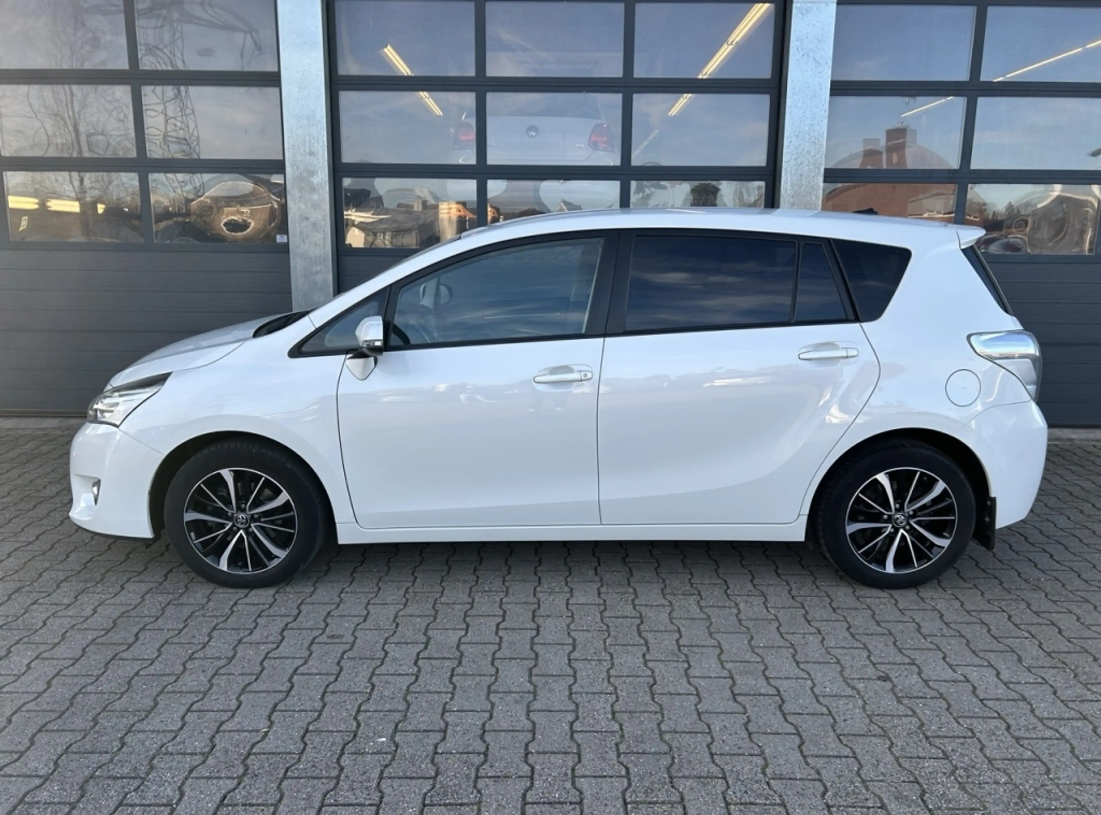 Toyota Verso 1.8 VVT-i 147pk Automaat Dynamic — photo 2