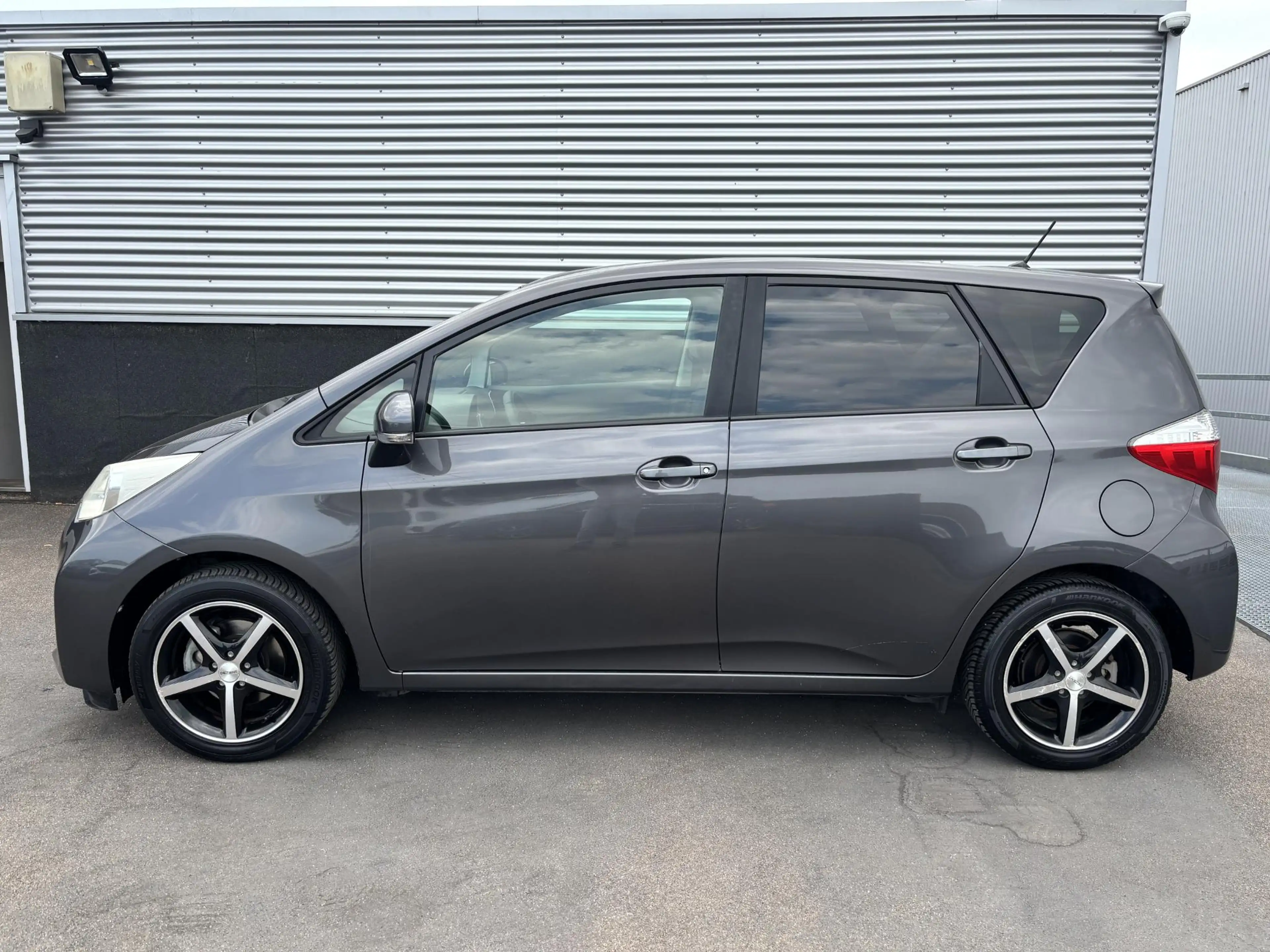 Toyota Verso-S 1.3 VVT-i Aspiration Panoramadak / LM velgen / Tre — photo 3