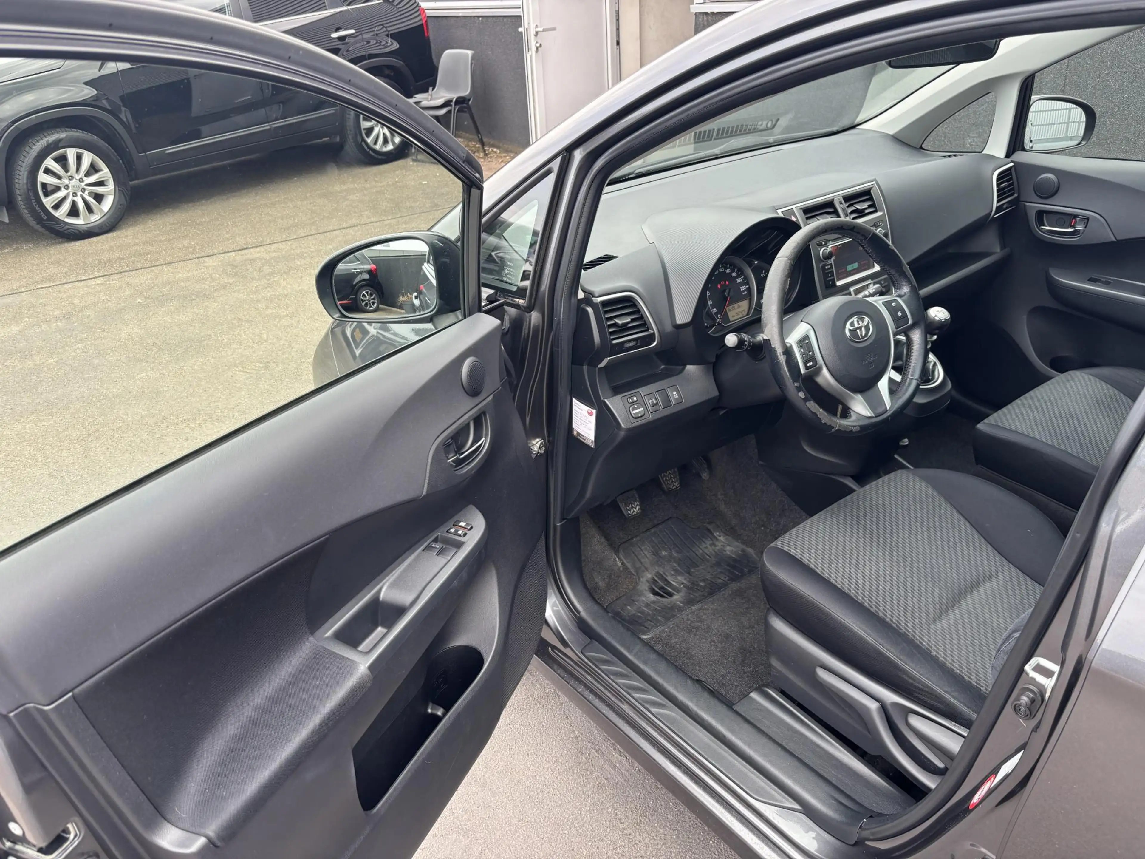 Toyota Verso-S 1.3 VVT-i Aspiration Panoramadak / LM velgen / Tre — photo 15
