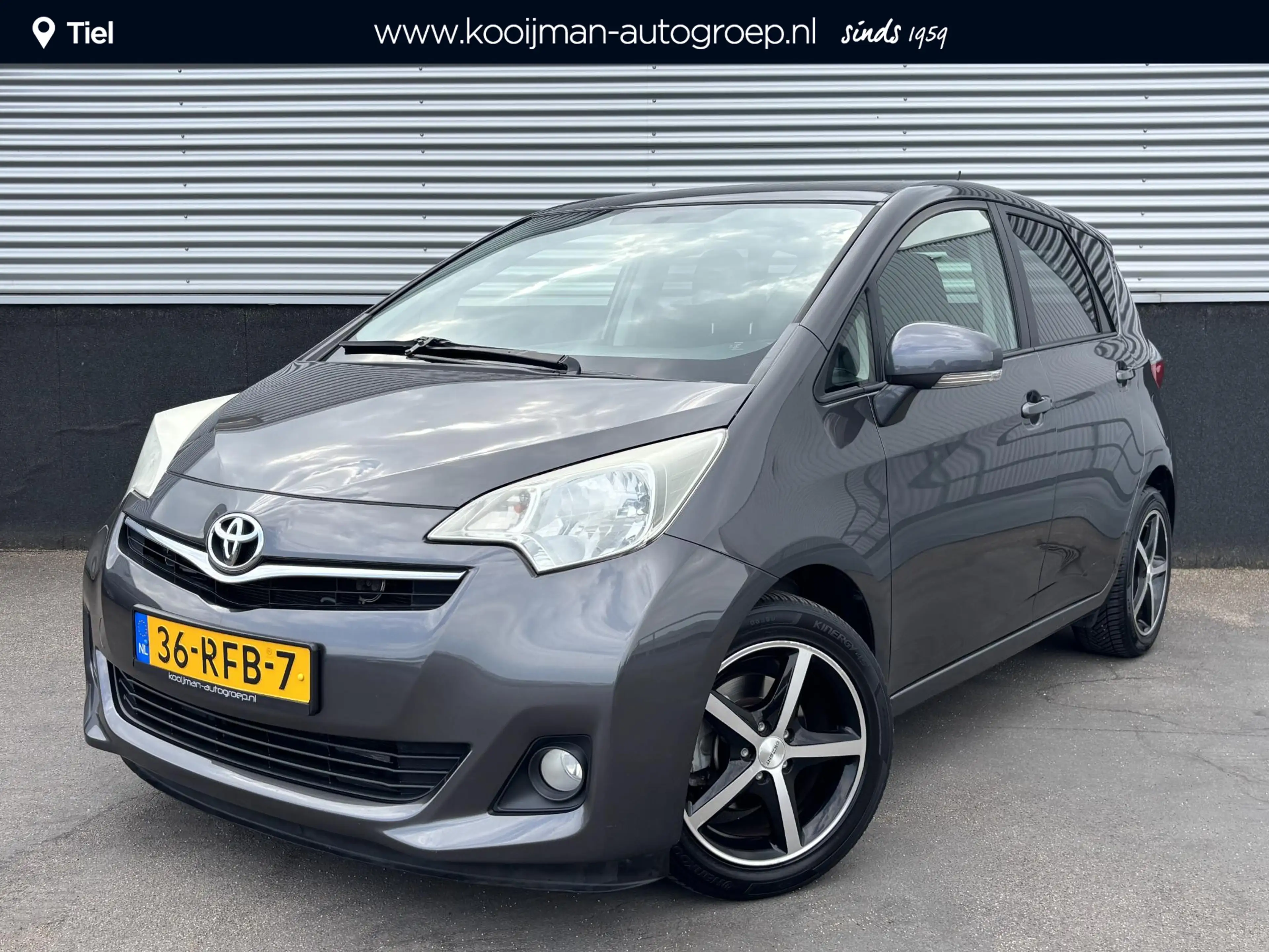 Toyota Verso-S 1.3 VVT-i Aspiration Panoramadak / LM velgen / Tre