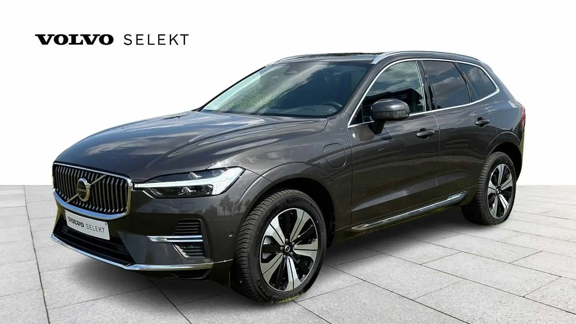 Volvo XC60 Plus, T6 Plug-in hybrid, Bright, Trekhaak Grijs - 1