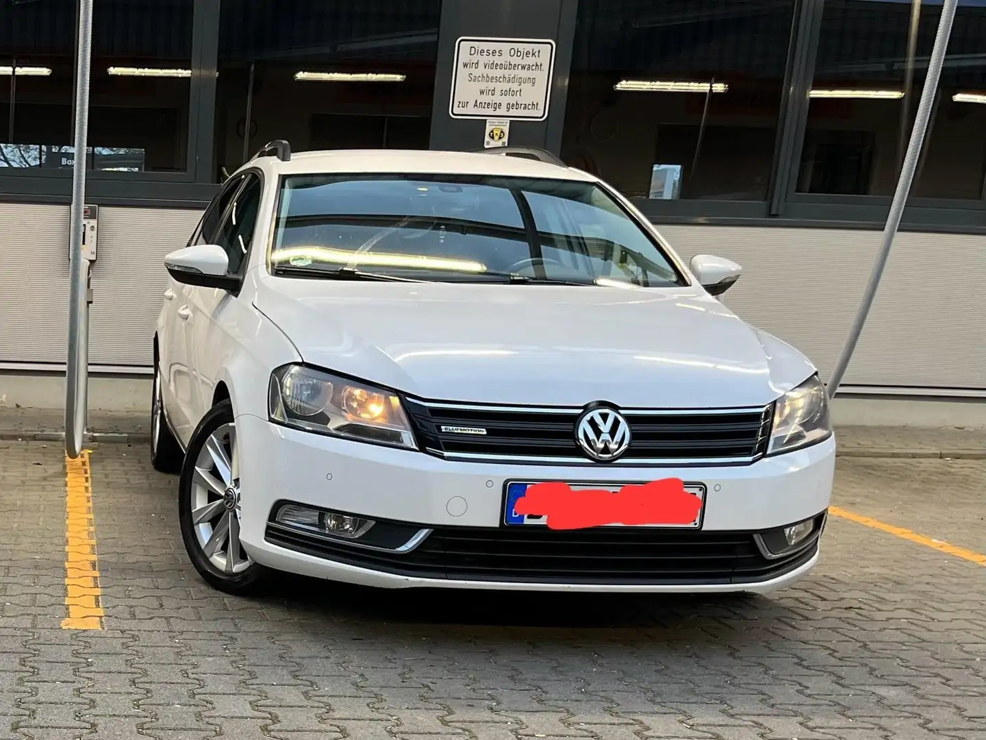Volkswagen Passat 1.6 TDI BlueMotion Technology R-Line Weiß - 1