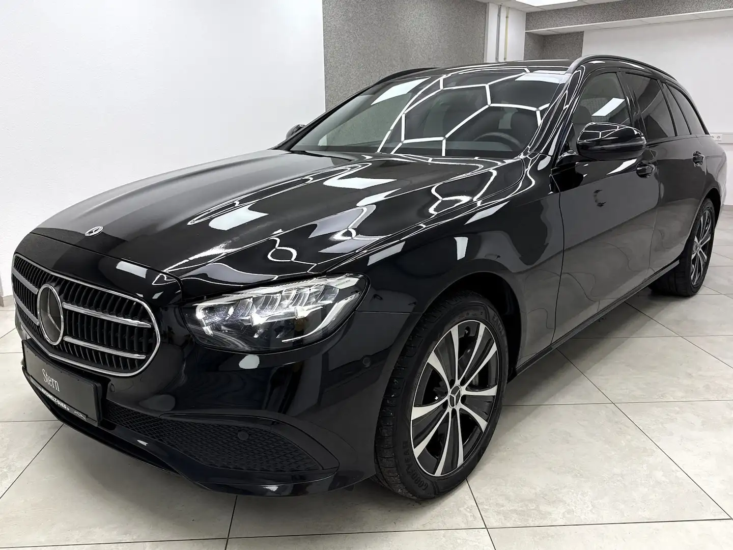 Mercedes-Benz E 300 de 4M T Avantgarde Night AugR DTR AHK Rcam 2xSpur Schwarz - 2