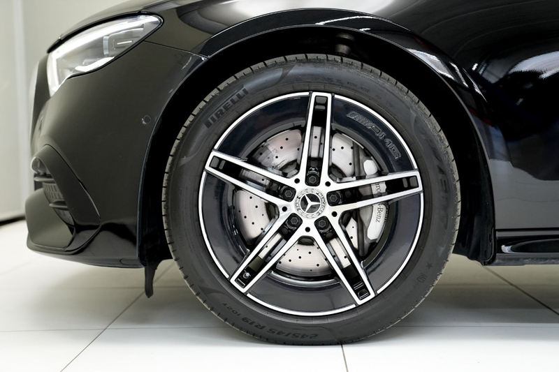 Mercedes-Benz E 300 de 4MATIC mit EQ Hybrid Technologie T-Modell — photo 4