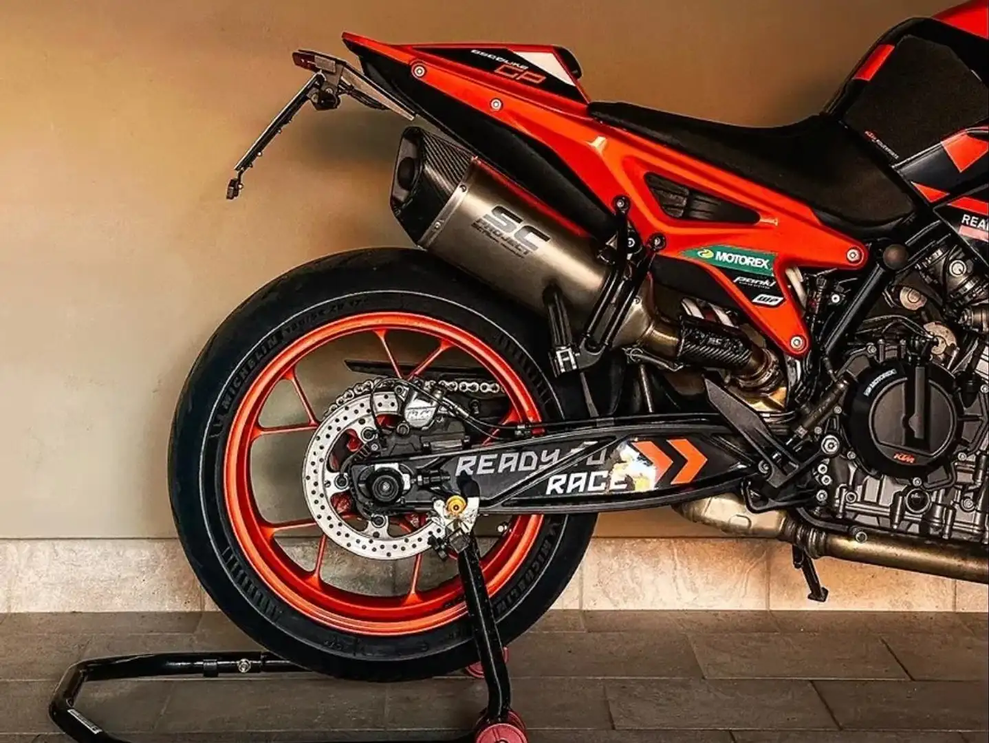 KTM 890 Duke GP Arancione - 2