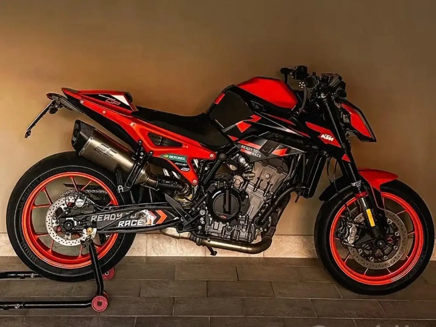 KTM 890 Duke GP Arancione - 1