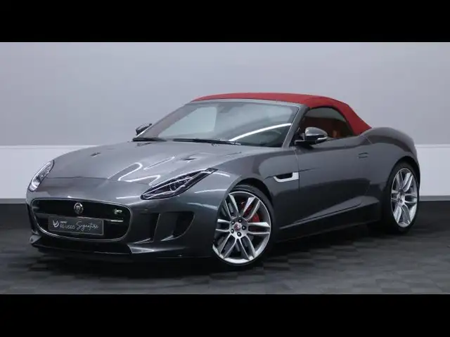 Jaguar F-Type view 3
