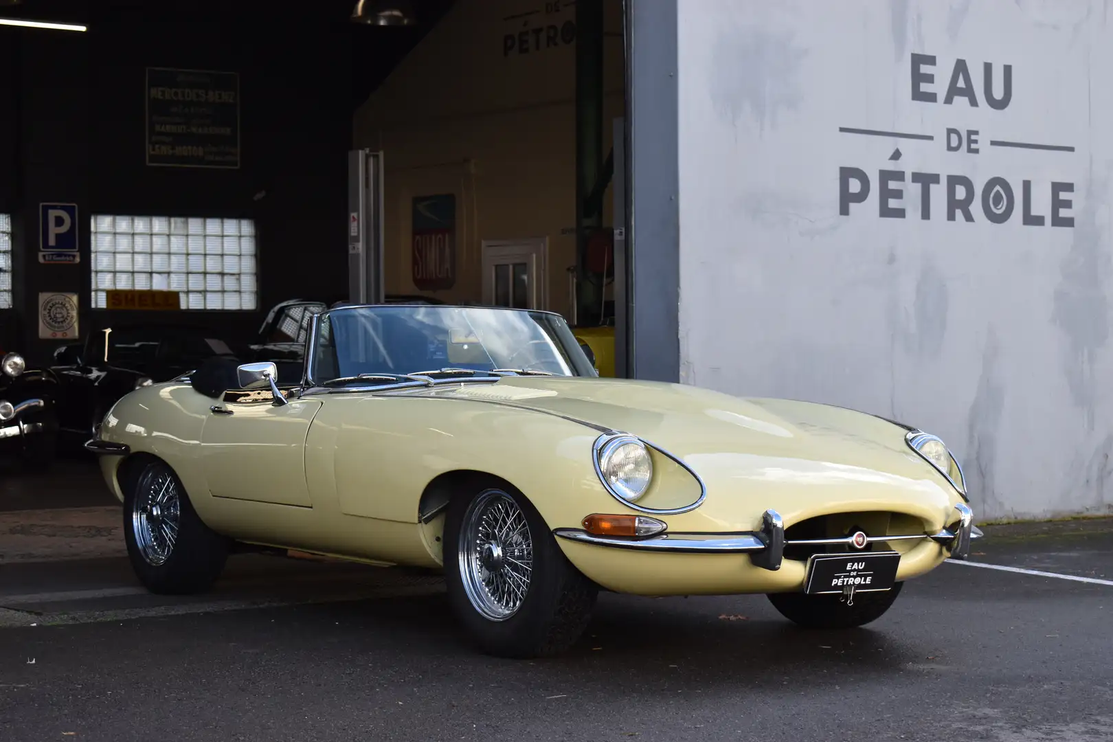 Jaguar E-Type Cabriolet 4.2 Jaune - 2