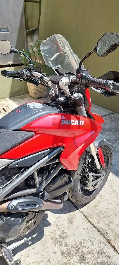 Ducati Hyperstrada 939 Rosso - 2