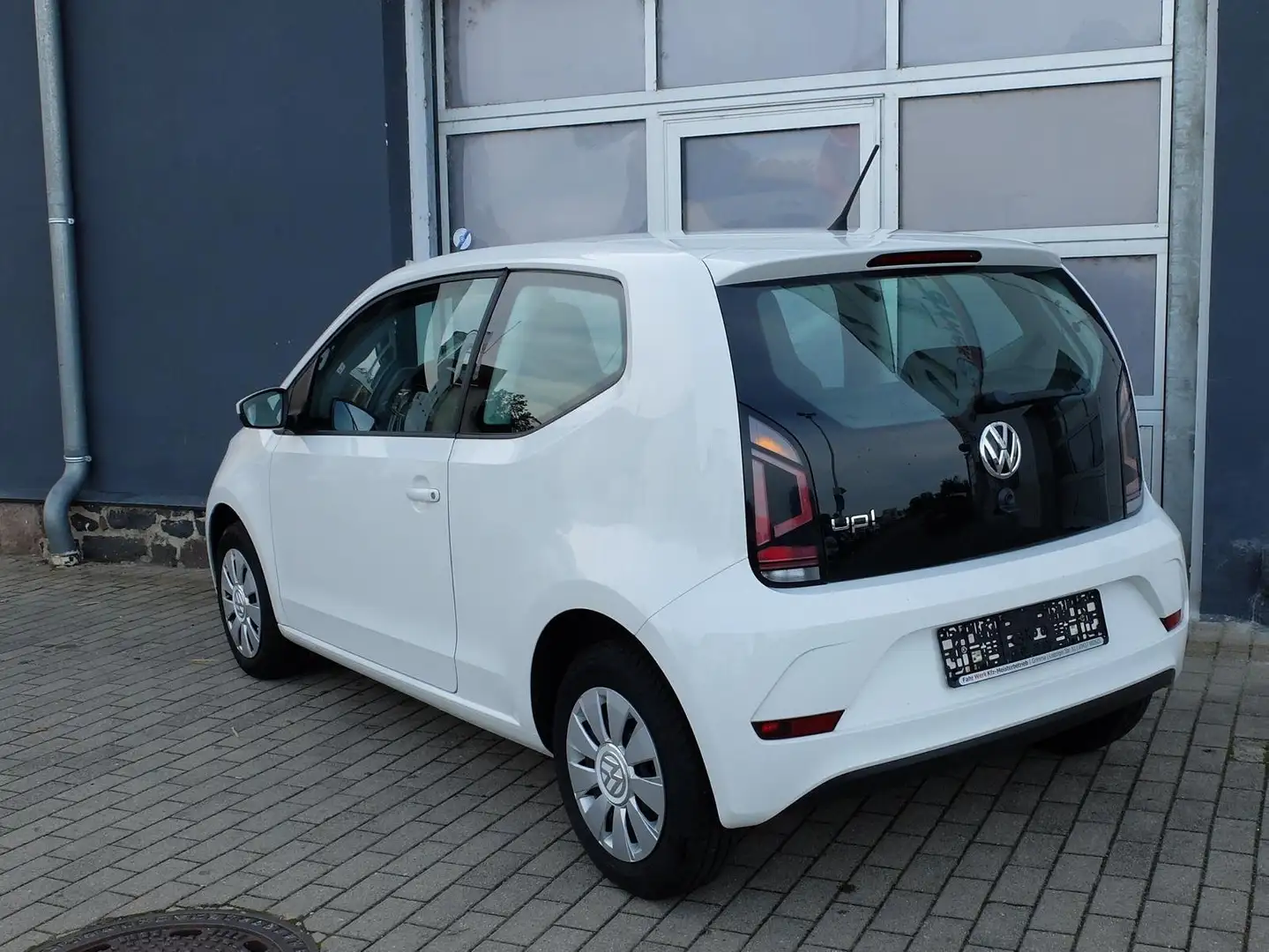 Volkswagen up! move (122) Klima SH ZV BC Carbon TÜV NEU Weiß - 2