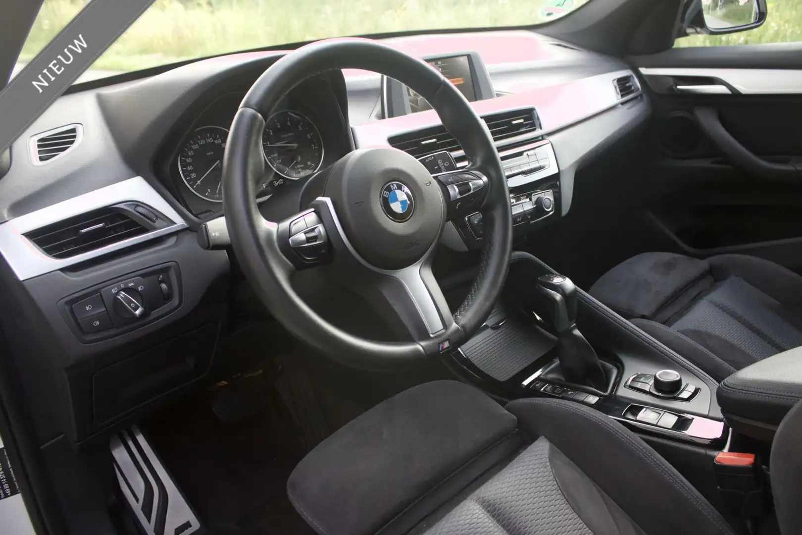 BMW X1 xDrive 20i | M Sport - AUT - Panoramadak - 1 Eigen Wit - 2