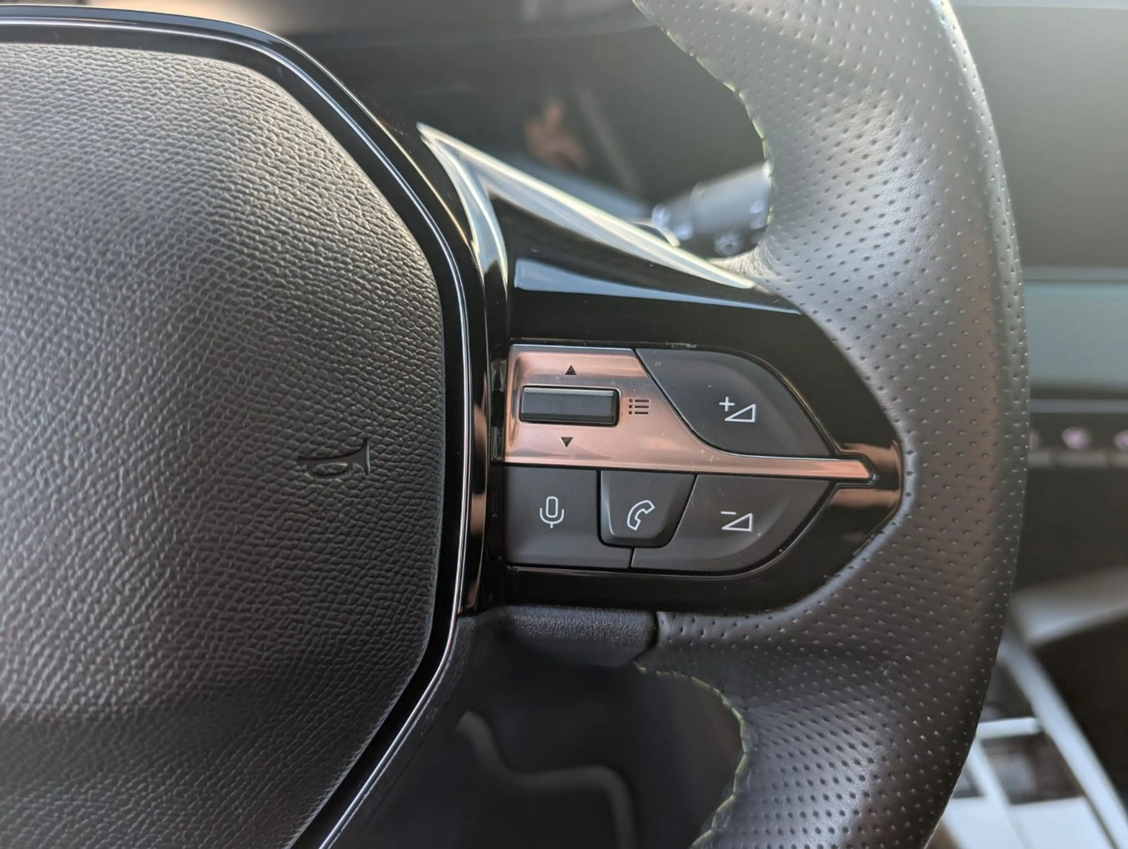 Peugeot 308 SW GT HDI 130 EAT8 MATRIX KAMERA M+S REIFEN — photo 11