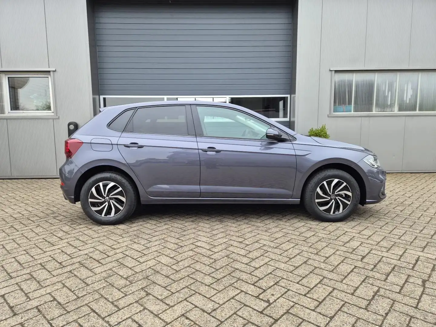 Volkswagen Polo Life 1.0 TSI 95PS Rückf.Kamera Sitzheizung Digi... Grau - 1