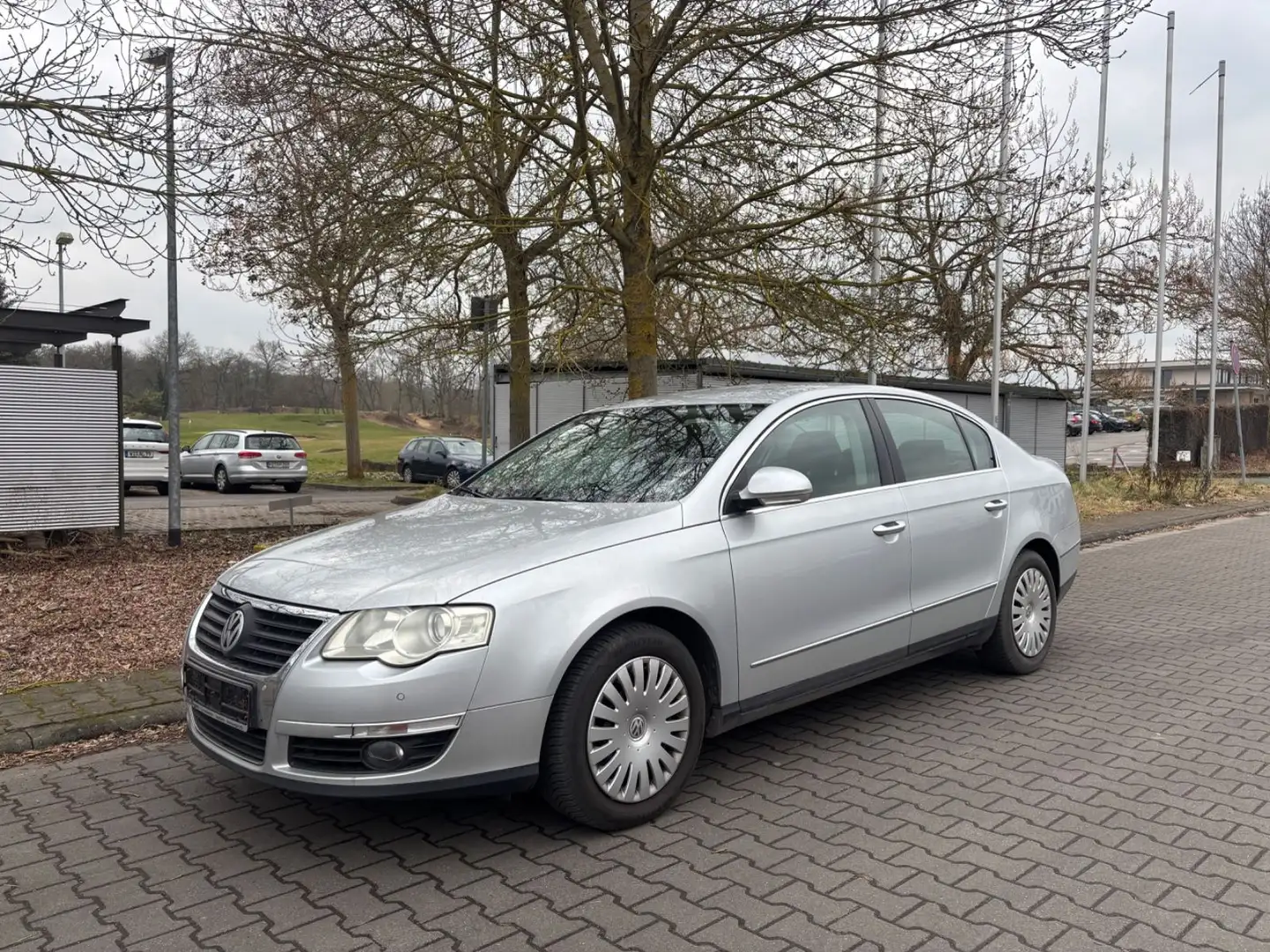 Volkswagen Passat Lim Comfortline 1.6TSI PDC SHZ Klima Temp Silber - 1