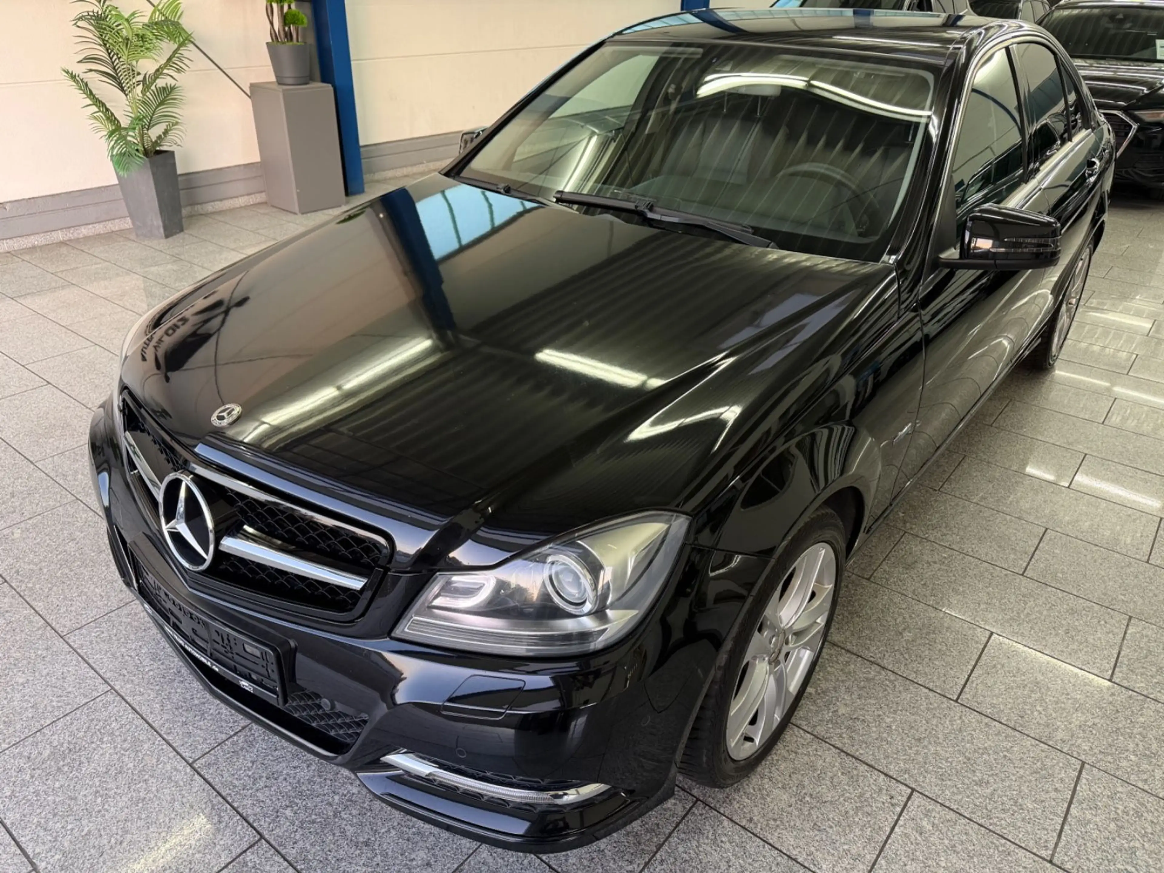 Mercedes-Benz C 220 CDI*AUTO*BI-XN*TMP*NAV*SHZ*MMRY*LED*STDHZG — photo 2