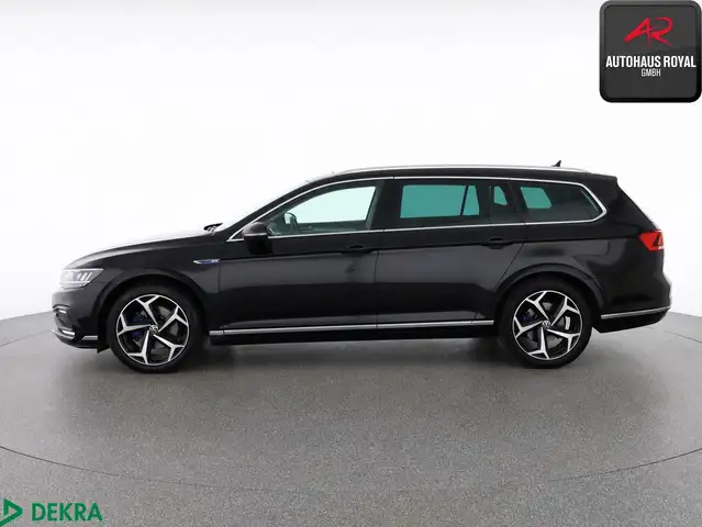Volkswagen Passat view 2