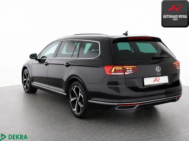 Volkswagen Passat view 3