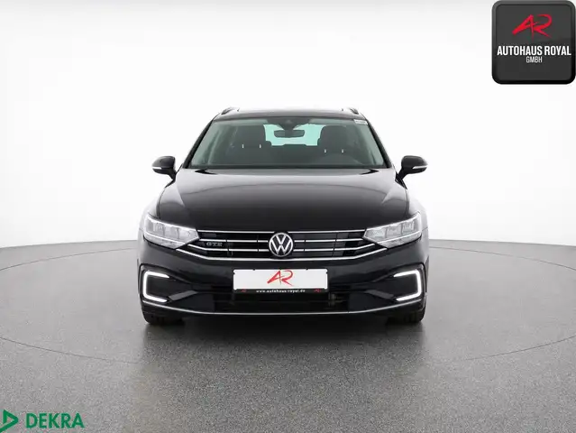 Volkswagen Passat view 8