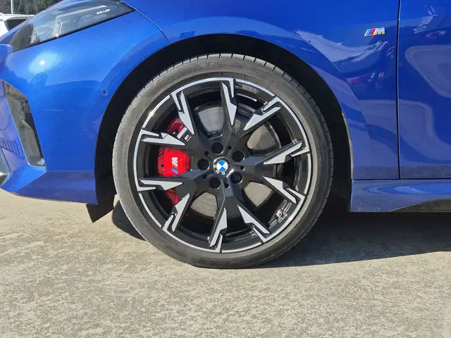 BMW 1 Series view 13