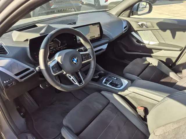 BMW 1 Series view 6