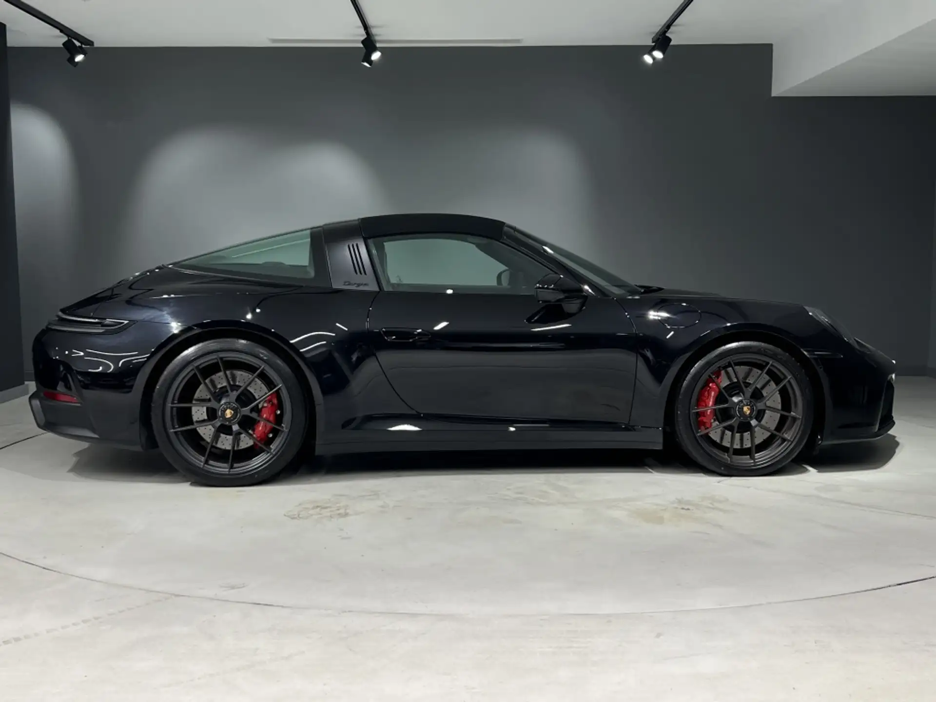 포르쉐 911 Targa 4 GTS 2025 검정 사진 6