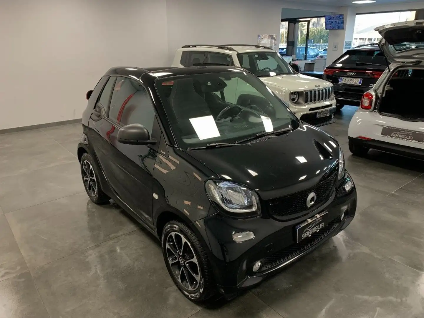smart forTwo 70 Cabrio 1.0 twinamic Passion + Navigatore Zwart - 1