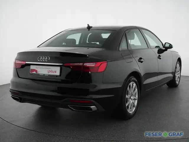 Audi A4 view 4