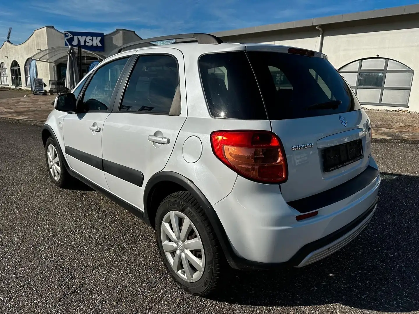 Suzuki SX4 Club 4x4 Allrad 1,6 Benzin Tüv 04/2026 Weiß - 2
