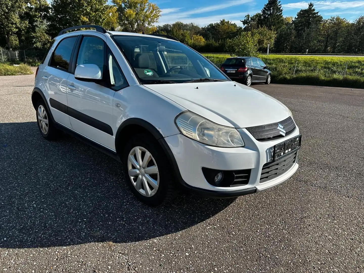 Suzuki SX4 Club 4x4 Allrad 1,6 Benzin Tüv 04/2026 Weiß - 1
