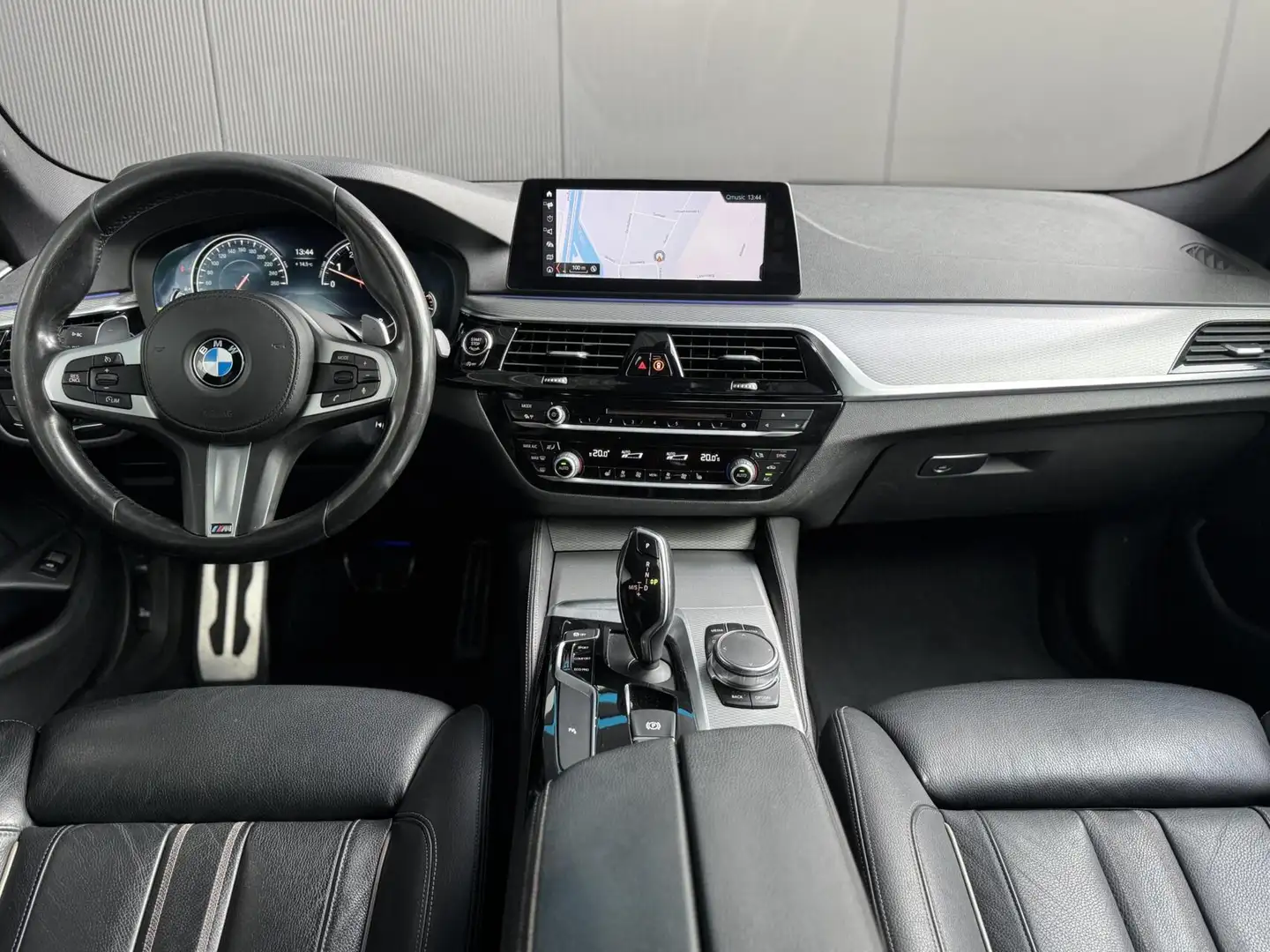 BMW 530 5-serie Touring 530i High Executive Zwart - 2