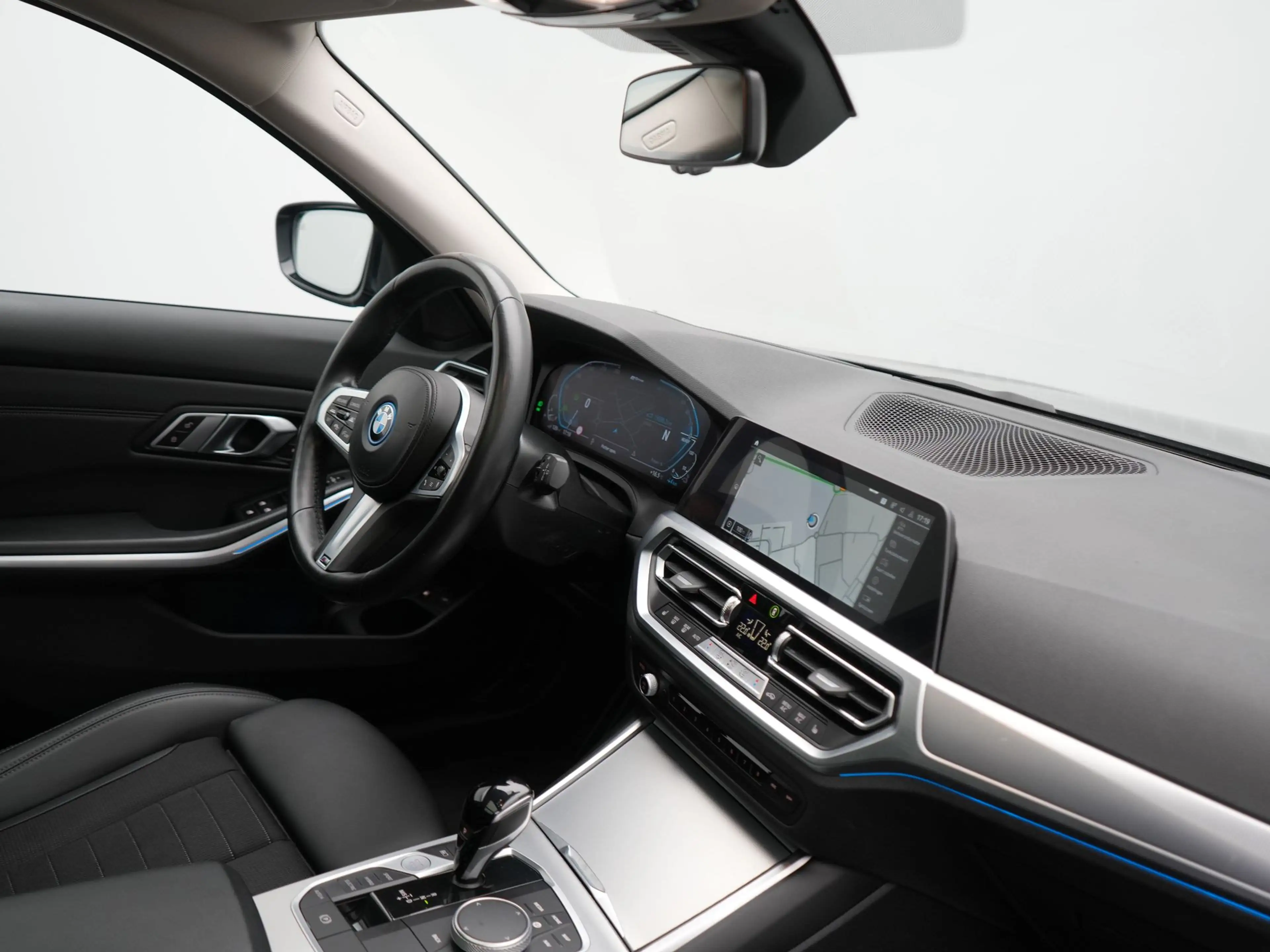 BMW 330 3-serie Touring 330e PHEV 293pk Dealer O.H. | Pano — photo 4