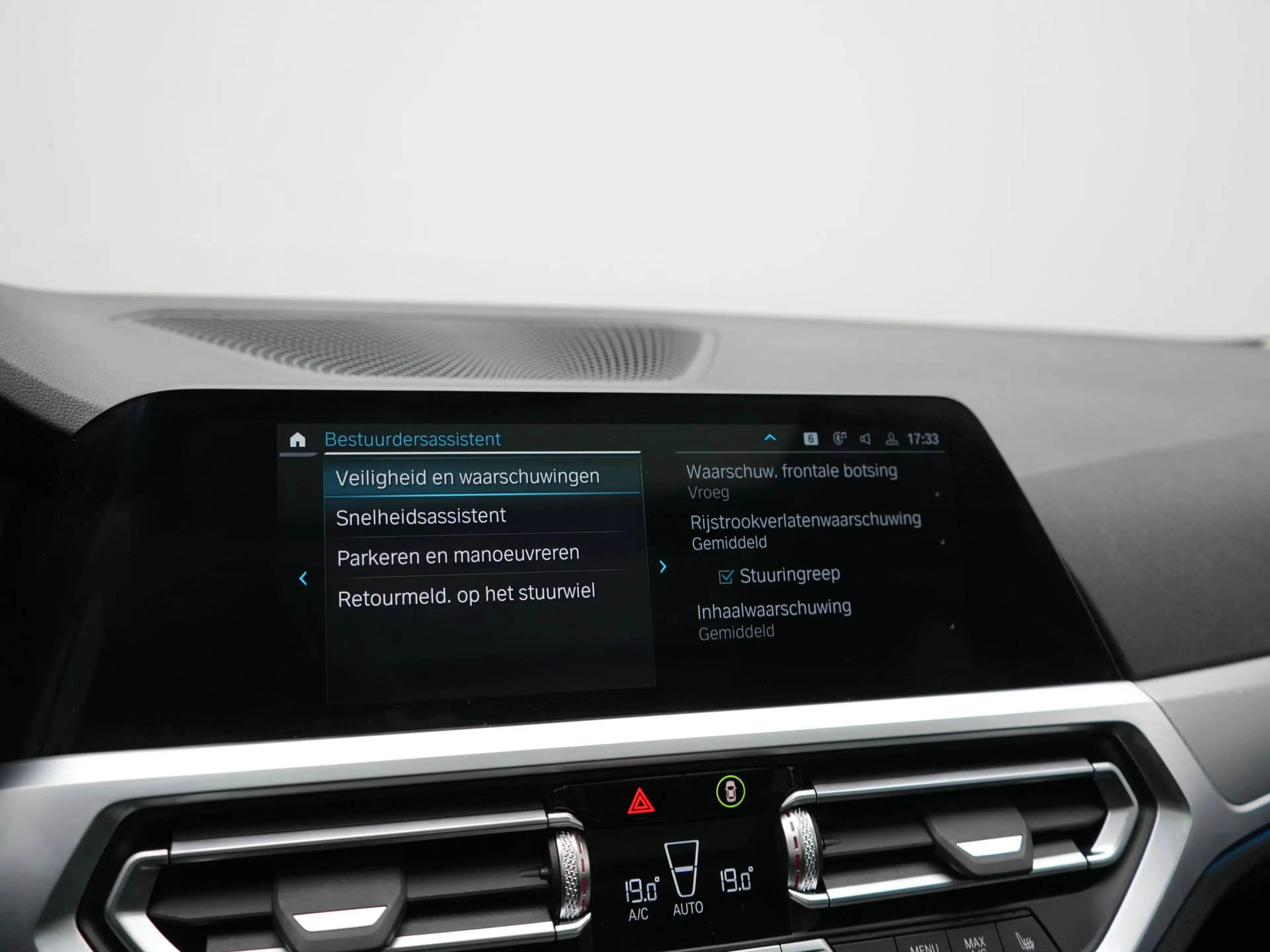 BMW 330 3-serie Touring 330e PHEV 293pk Dealer O.H. | Pano — photo 34