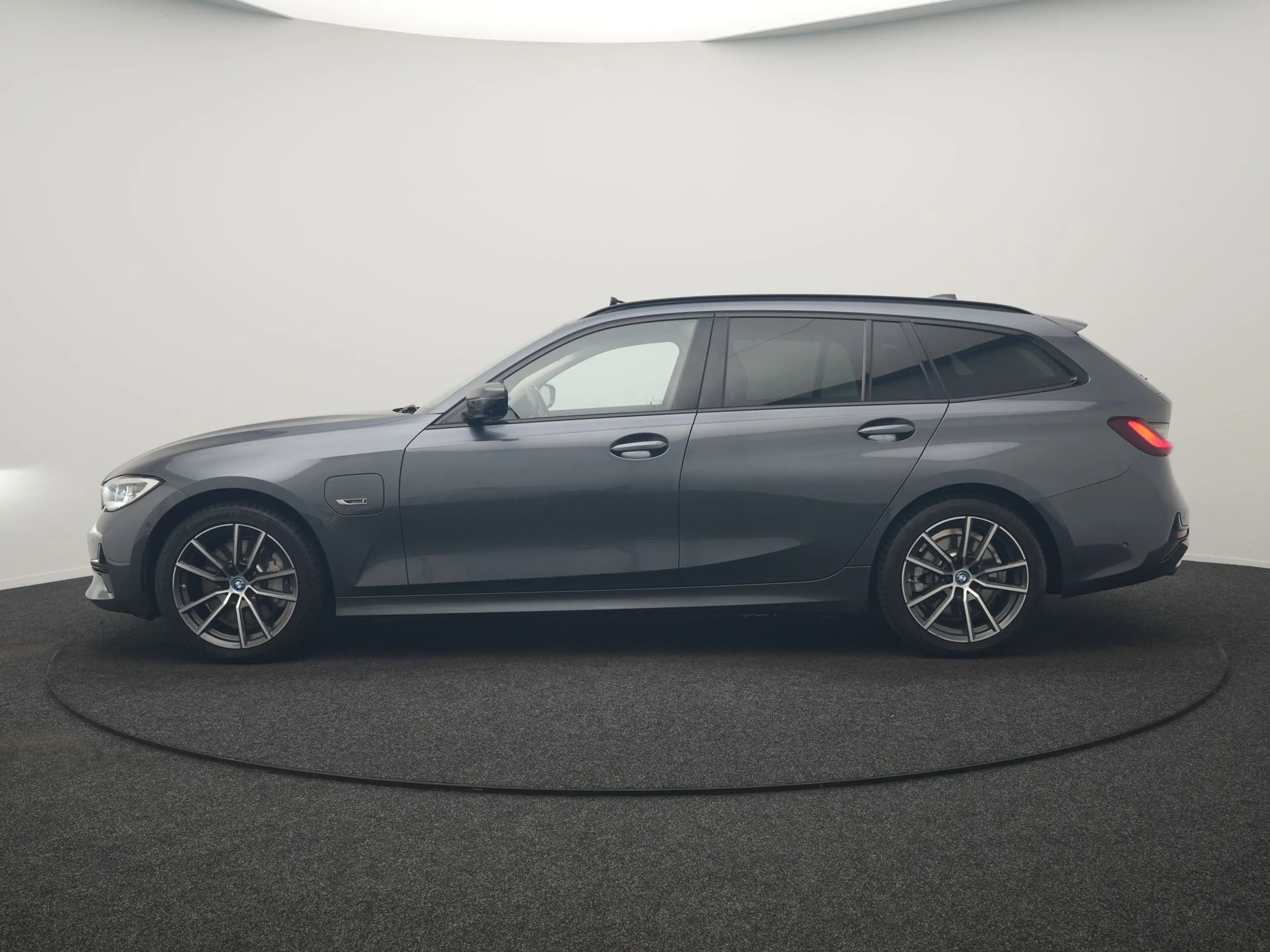 BMW 330 3-serie Touring 330e PHEV 293pk Dealer O.H. | Pano — photo 2