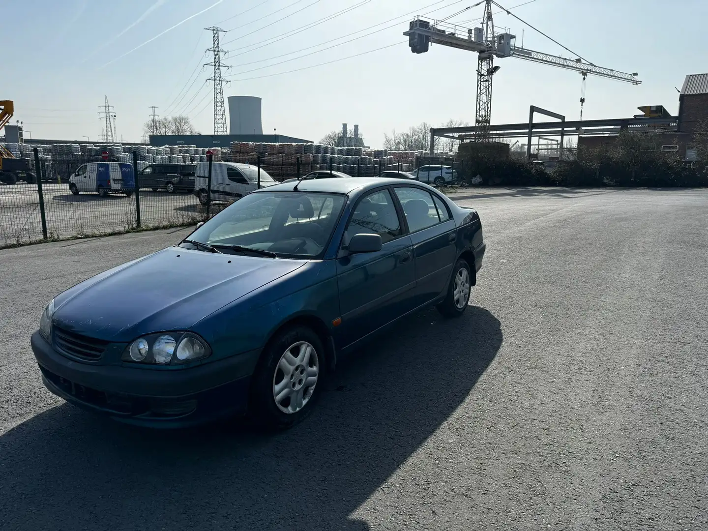 Toyota Avensis 1.6i 16v Linea Terra moteur 4a-fe Blau - 2