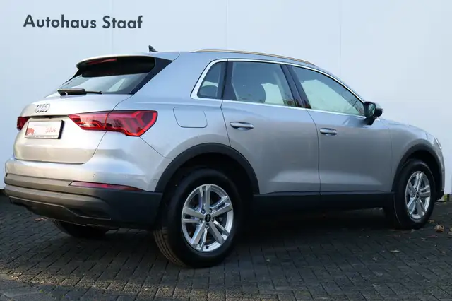 Audi Q3 view 8