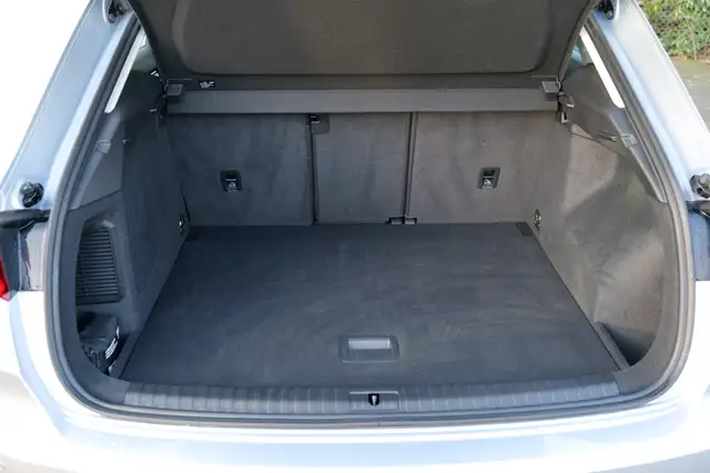 Audi Q3 view 14