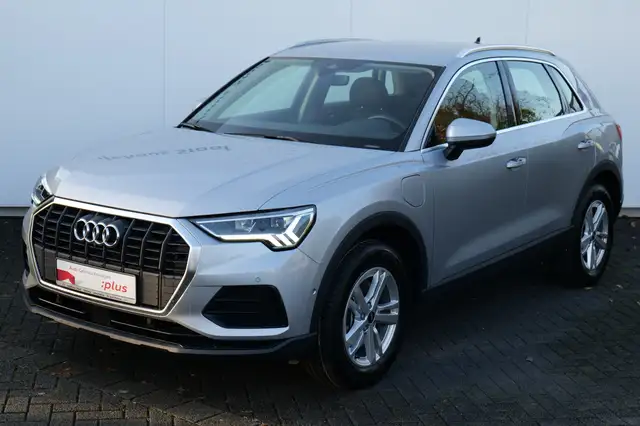 Audi Q3 view 7