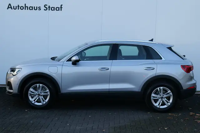 Audi Q3 view 4