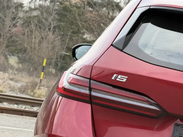 BMW i5 M60 Touring xDrive 81,2kWh Ansicht 10