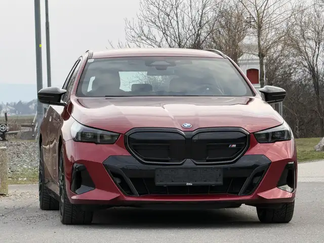 BMW i5 M60 Touring xDrive 81,2kWh Ansicht 3