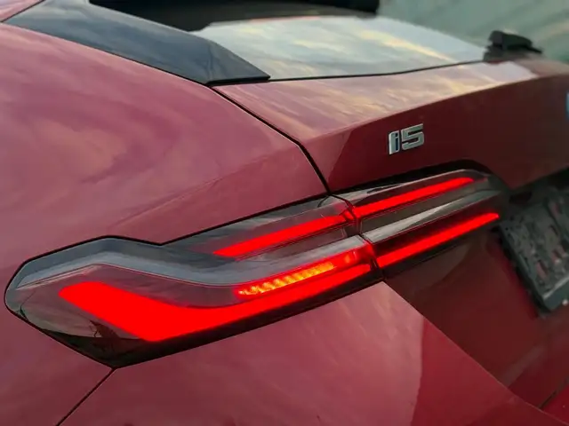 BMW i5 M60 Touring xDrive 81,2kWh Ansicht 30