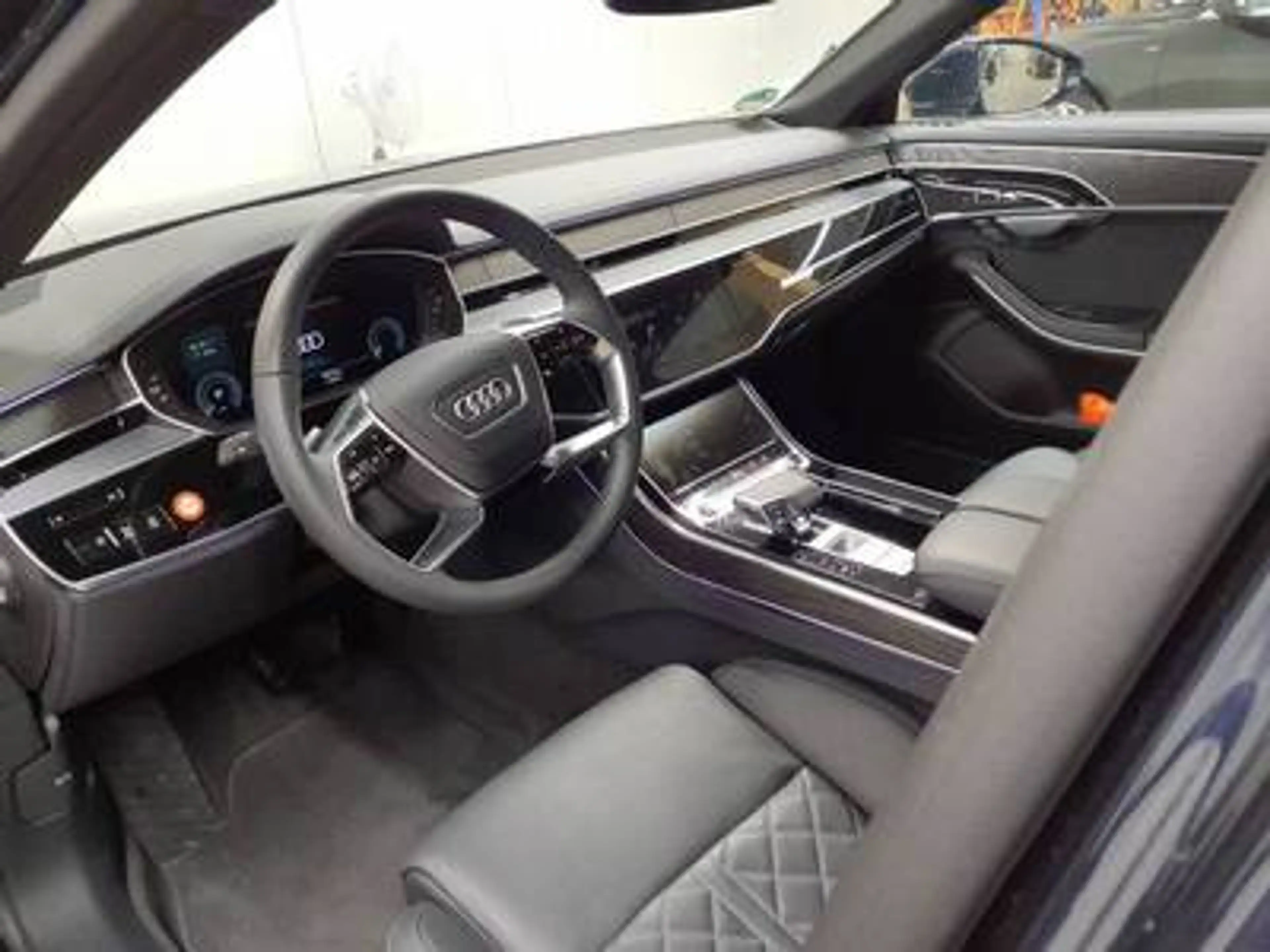 Audi A8 TFSI e 60 TFSI e quattro tiptronic +PANO+360° — photo 3