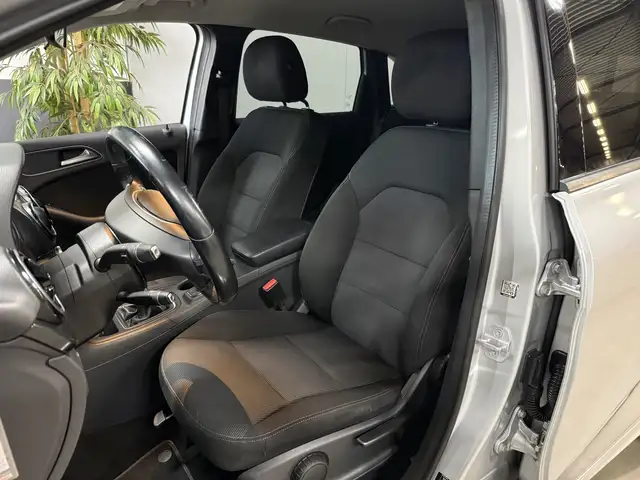 Mercedes-Benz B-Class view 9